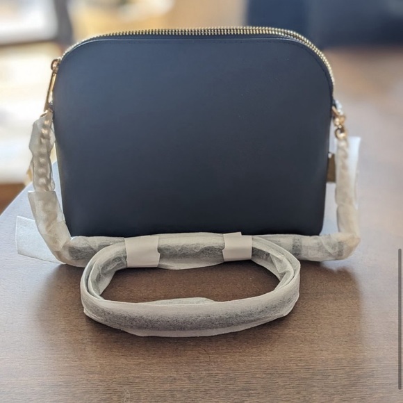 Michael Kors Jet Set Travel Dome Medium Crossbody Handbag Black - Picture 4 of 5